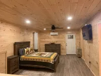 Cedar Lodge, serene all wood escape in Blue Ridge - Alphydda