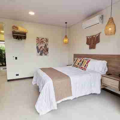 Cozy private studio with WiFi, AC, jacuzzi, volcano views, 8min drive to Fortuna Rooms