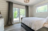 Private & Modern Muskoka Lakefront Cabin - واي فاي