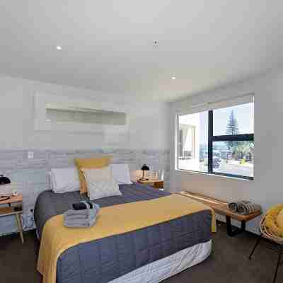 Spacious Large Modern Apartment in Fantastic Location Rooms
