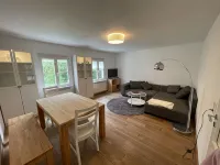 Ruhig und Idyllisch: Kleines Ferienhaus am Waldrand - S-bahn-nähe - Zentrumsnah