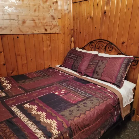 Rustic cabin getaway on the shore of Soo Lake in Phillips, WI
