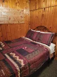 Rustic cabin getaway on the shore of Soo Lake in Phillips, WI - Chalets