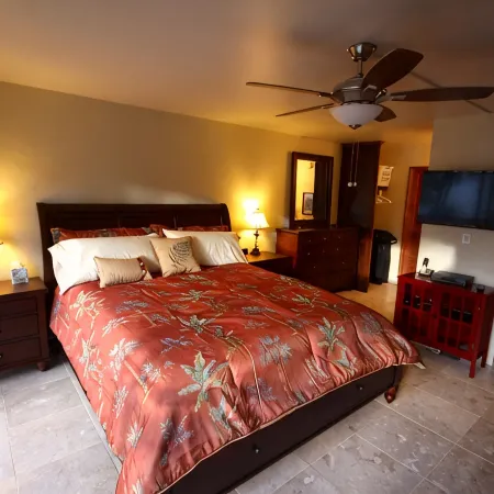 Remodeled Condo 300 Ft From The Ocean!!!