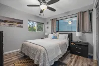 Charming Cambria Retreat w HotTub, Sleeps 8, FirePit, 5 min to Coast/Main St