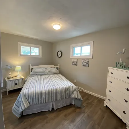 Cozy cottage with lake view! 20 min from Cedar Point, Kalahari, & Sports Force!