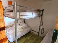 Apartment with beautiful view over a wooded park and a large terrace 아르종 호텔
