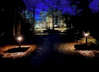Cute Cabin with Hot Tub, Wifi and Roku. Queen Bed Close to Ratcliff Lake - 무료 와이파이