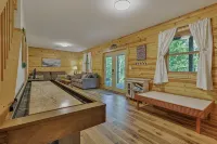 Minutes to Caves - 2 KINGS. Hot Tub. Games. Firepit. Close to Everything - Wifi
