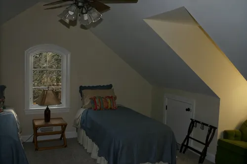 Contemporary colonial cottage, close to dwntown Rockville and metro, accessible. - Wifi