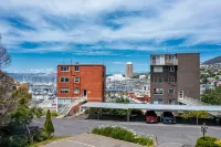 Modern Luxurious Living With Your Own Parking Spot - Wifi