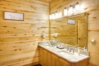 Legends Lair-Mountain Hideaway, Woodburning Fireplace, Hot Tub, Jetted Tub🔥🌊🌲 - Gym