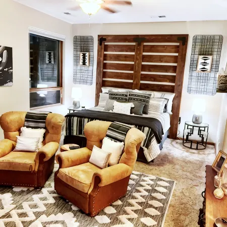 Truly STUNNING~ Minutes to ABQ!VIEWS/Fireplace/Fire-Pit/ Outdoor Mecca-Hot Tub!