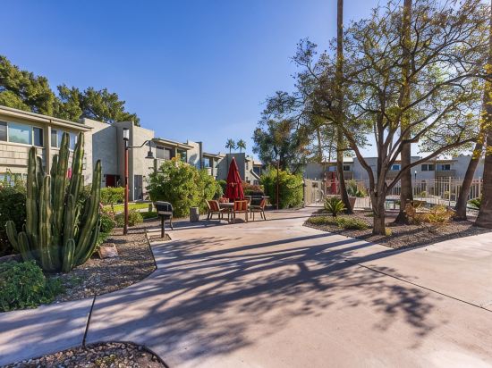 Old Town Scottsdale Newly Upgraded Townhouse
