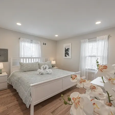 Sunny Downtown 2BR w/ Parking