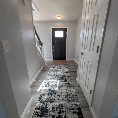 cul-de-sec home 4BR 3.5 Baths Sleeps 7 Jacuzzi tub