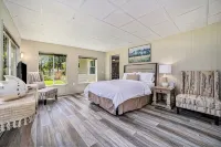 BIRCH COTTAGE - Modern Lake House w/ shared Frontage on Thayer Lake - 4 stjerner