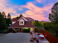 Mountain View Retreat Close to Downtown Flagstaff, Big Deck, Trails Nearby! - 4 estrellas
