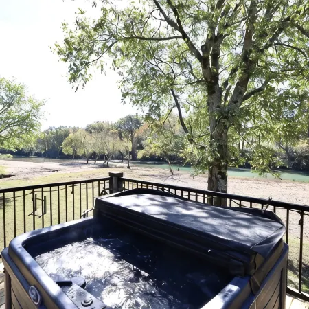 Southern Grace on the Caddo - on the River! with Hot Tub!