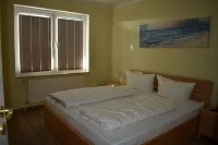 Haus zum Strand "Perle" in beautiful nature close to the Baltic Sea in Barendorf - Wifi