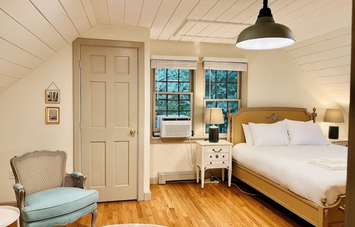 Private Cape Cod Cottage. Walk to Ellis Landing Beach!