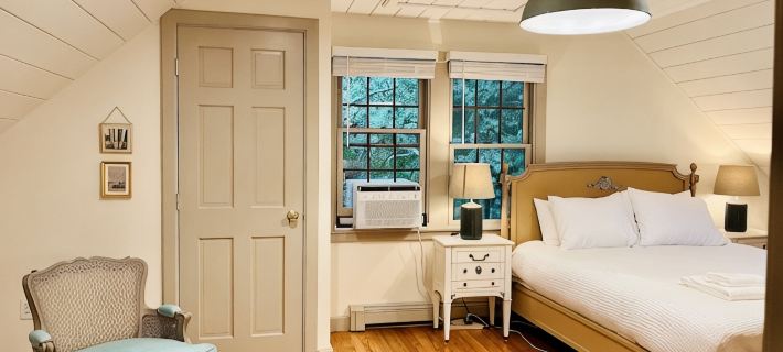 Private Cape Cod Cottage. Walk to Ellis Landing Beach! Hotels in Brewster