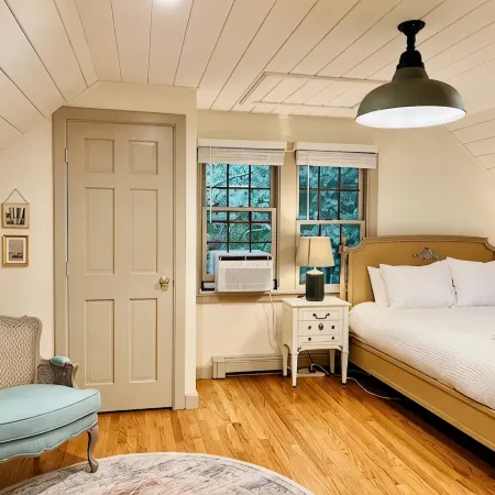 Private Cape Cod Cottage. Walk to Ellis Landing Beach!