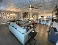 Downtown West Jefferson 3 bedroom apartment walking distance to everything. - Wifi