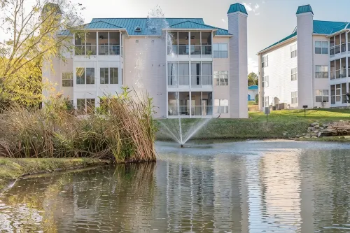 Penthouse with pool.  8 min to Tablerock Lake - Private Pools