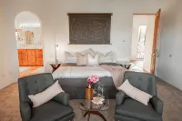 Luxury stay on lake with hot tub and pickleball - Wifi