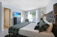 Mid-Century Escape | Mt Hood Resort | Views + Pets - balcony