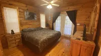 Beautiful real log cabin - hot tub, pool table, great view, WI-FI Internet - 小木屋