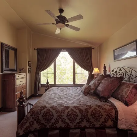Gorgeous 4Br/4BA Home to Basecamp Your Mountain Adventures.