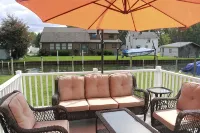 Lake St.Clair Canal Home w/Pontoon/Jet Ski'SPerfect for Families/Fishermen - Homestays