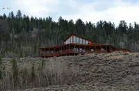 Big Diamond Ranch<br>Luxury home with mountain views and a river running through - Mountain view