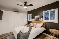 Stylish 2-bedroom Cabin with Breathtaking Mountain Views + Hot Tub - Chalets