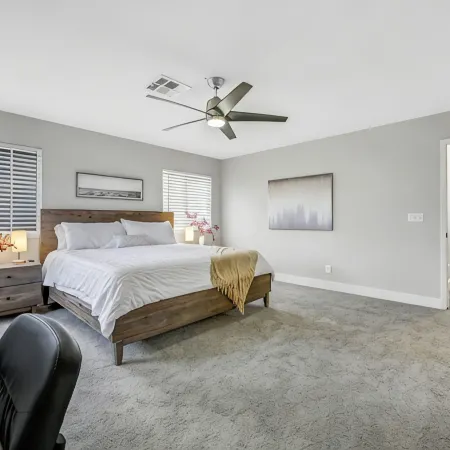 Modern, spacious, comfy! Minutes to Red Rock, Golf, Tivoli Village and the Strip Отели рядом с достопримечательностью «Поле для диск-гольфа Mountain Crest Disc»