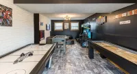 Fun 3 Bedroom Home with Gameroom near Ark!! - 무료 와이파이