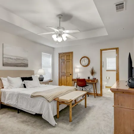Beautiful Home with Amazing Back Patio.  3Br / 2BTH - Sleeps 8.