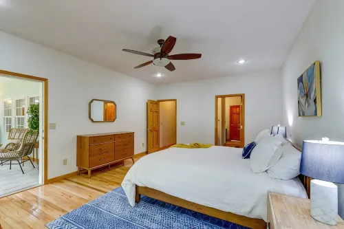 Modern Home in the Heart of Murphy, Hi-Tech Massage Chair, Jetted Tub, KING Bd! - Wifi