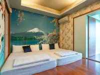 Leisure Hostel Hotels near Artemis Garden