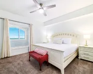 Luxe 4BR Beachfront Condo, Insane Gulf Views, Infinity Pool, Indoor Pool/Hot Tub - Jacuzzi