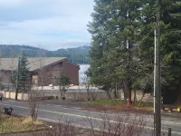 Remodeled historical cottage in the heart of downtown McCall Idaho. - Chalets