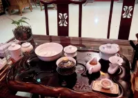 โรงแรมชาหยู่ทินจู - ที่มีบาร์
