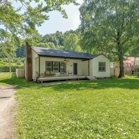 Cozy cottage on Creeper Trail -Fenced in backyard for dogs. Near Restaurants