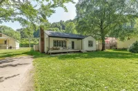 Cozy cottage on Creeper Trail -Fenced in backyard for dogs. Near Restaurants - Wi-Fi