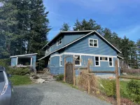 Stunning views, 6-Bedroom Farmhouse with beach access and mooring - 4-Star