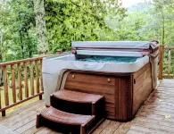 HOT TUB! Nature Delight! 2 Acre Cabin Hot Tub- Creek & Dog Friendly Fast WIFI! - 3 stjerner