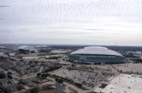 Walk Cowboys Rangers TX Live Restaurants and More  5 Stars!! - บังกะโล