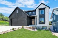 Family-friendly Retreat w/ Hot Tub, Games & Views! - 4-Star